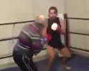 Anziano mette in difficolta boxer 